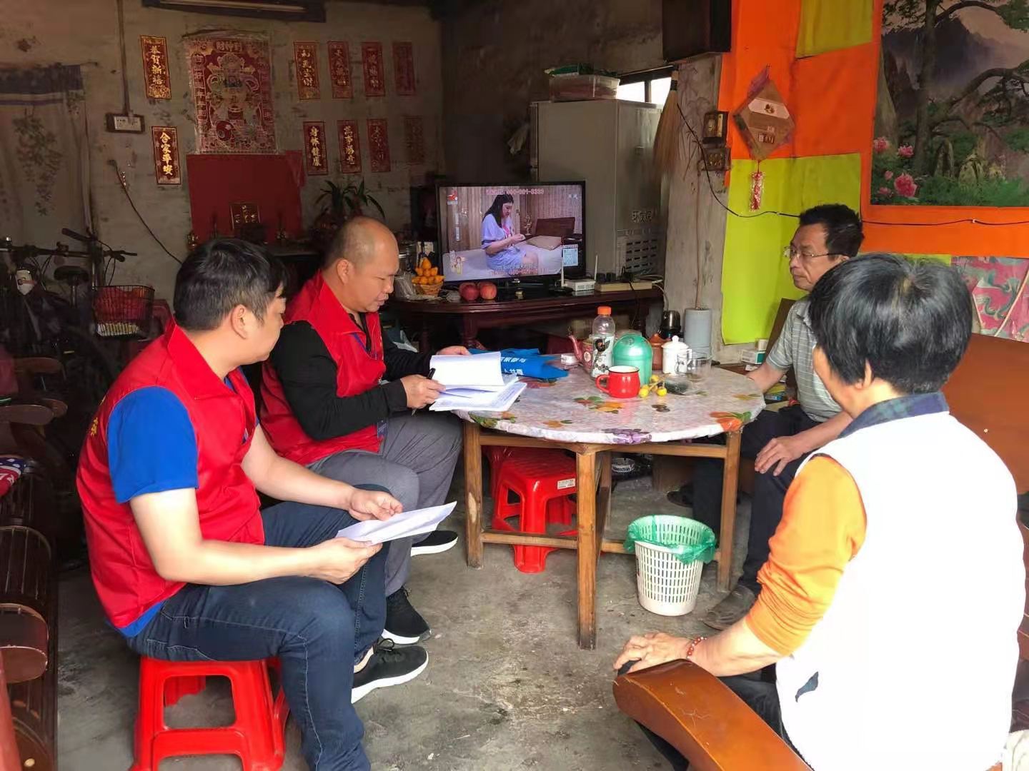 11.云浮市生態環境局郁南分局開展“我為群眾辦實事”主題黨日活動暨社區新冠疫苗接種對象信息摸排工作（2）.jpg