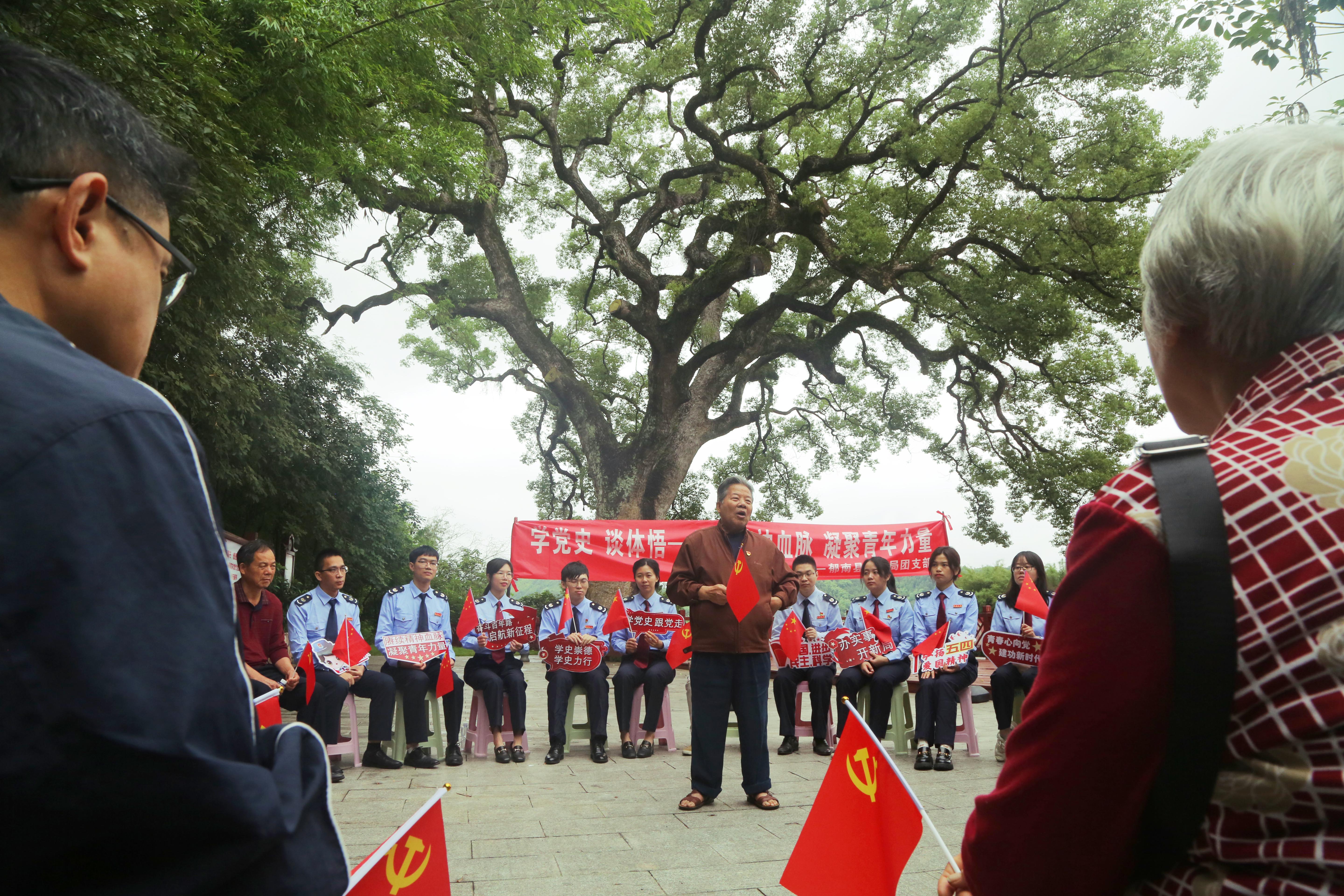 郁南縣稅務局團支部學黨史 談體悟 賡續精神血脈 凝聚青年力量——老稅務同志講黨史.jpg