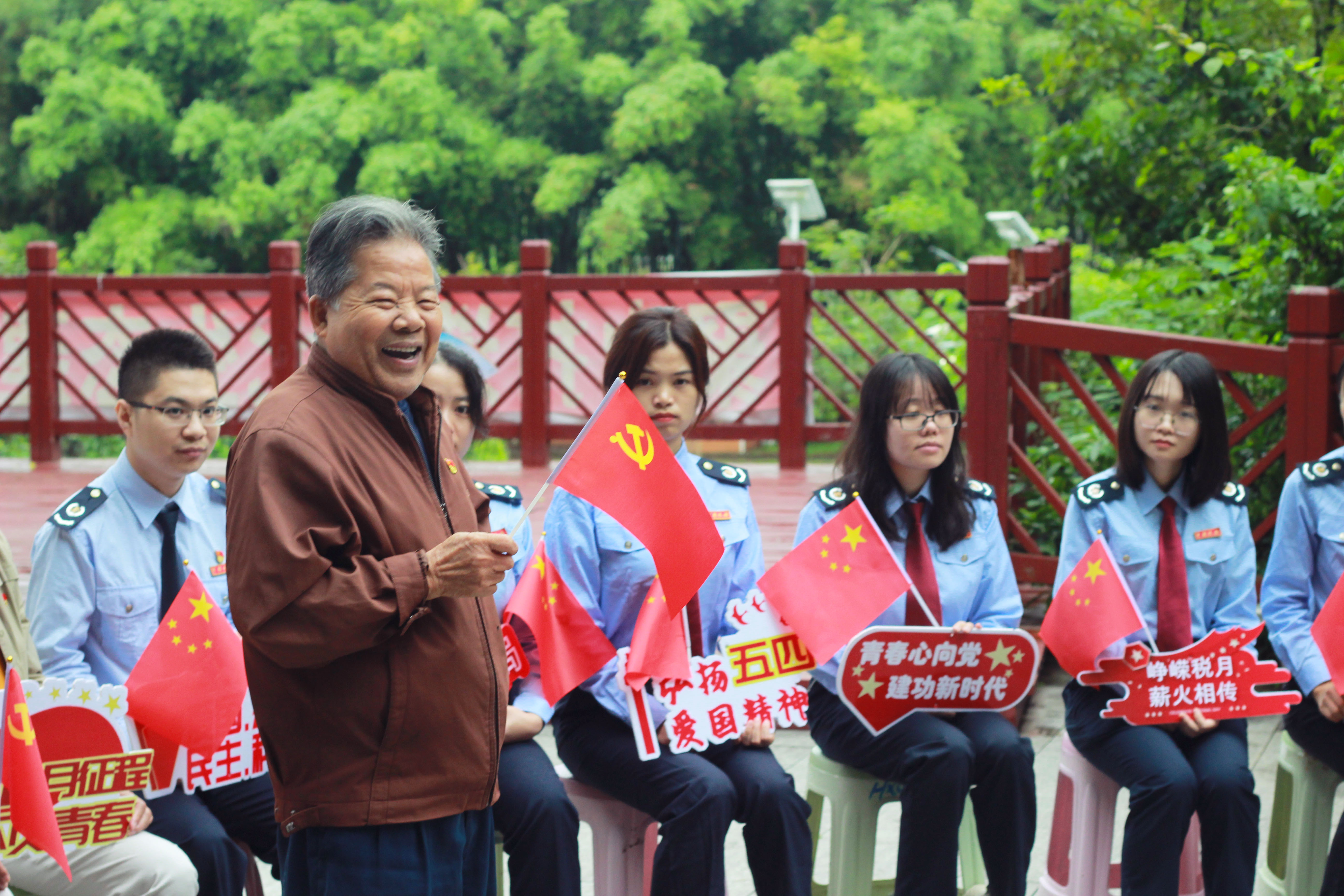 郁南縣稅務局團支部學黨史 談體悟 賡續精神血脈 凝聚青年力量——老稅務同志講黨史2.jpg