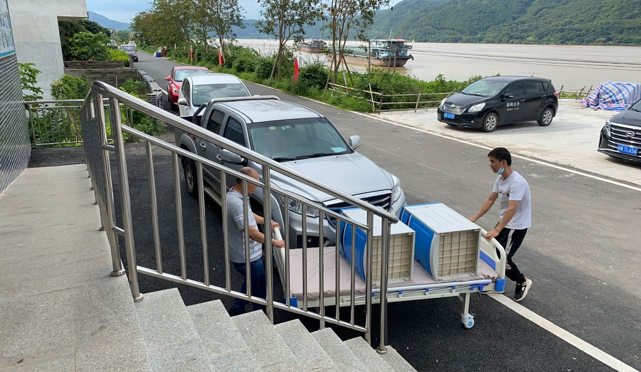 季度3-縣民政局-2022年6月中旬郁南縣民政局組織黨員干部到有澇風險的養老機構將物資搬去安全地區，保障養老機構基礎設施安全.jpg