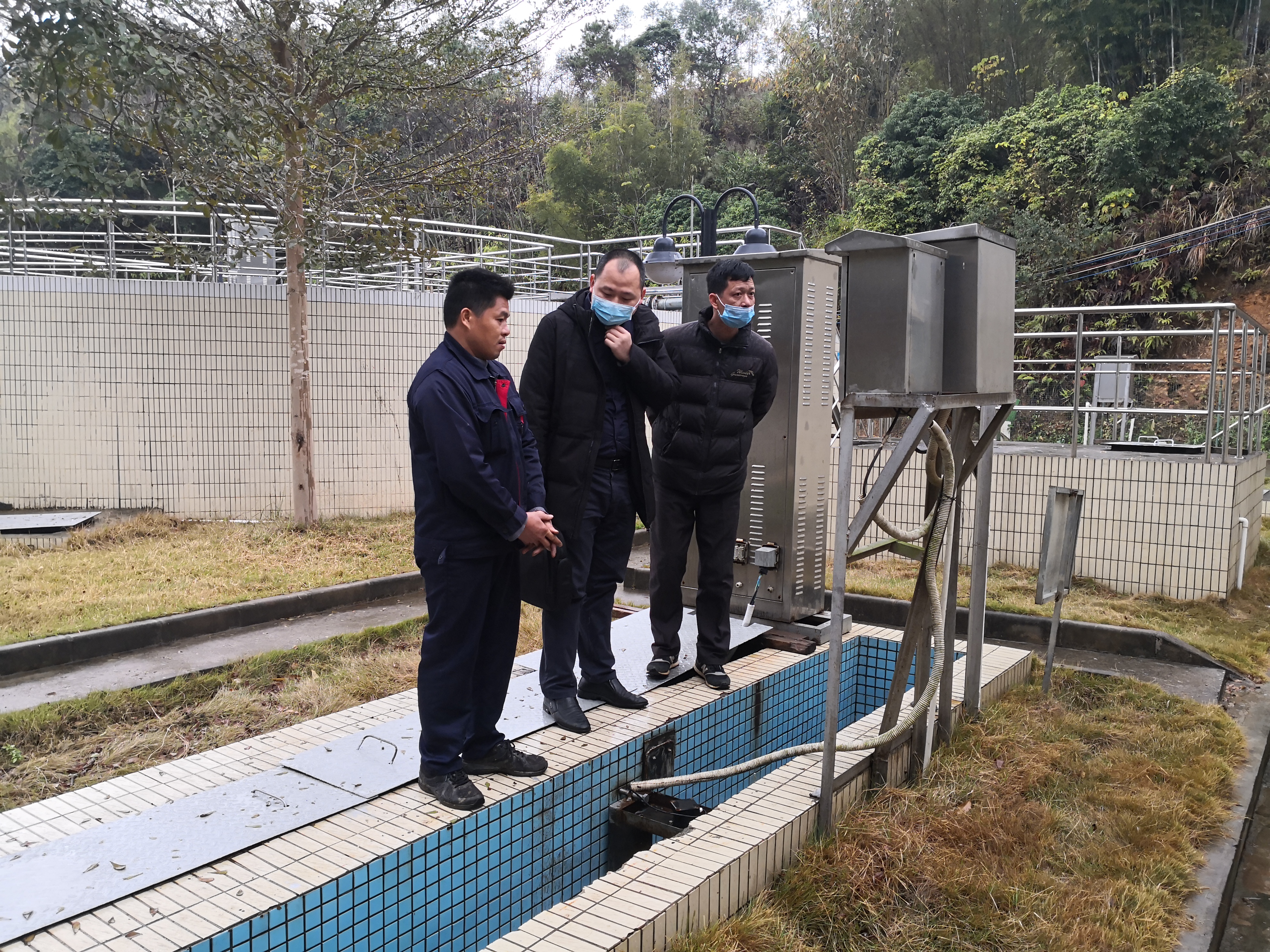 云浮市生態(tài)環(huán)境局郁南分局到南江口污水處理廠執(zhí)法檢查.jpg