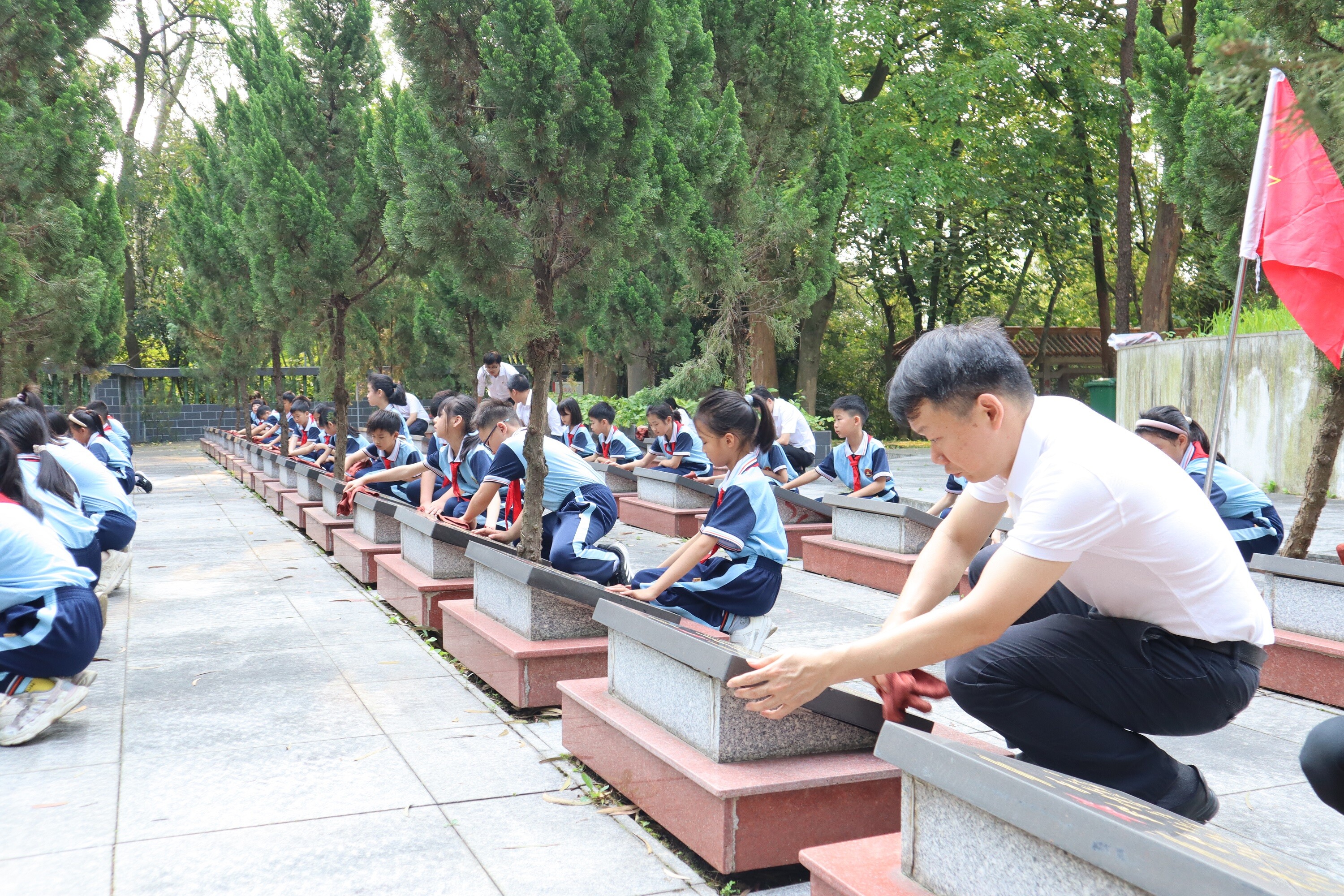 4.2新聞草稿-【我們的節日?精神的家園】2024年郁南縣開展“清明祭哀思 共緬英烈魂”祭掃活動.doc_2