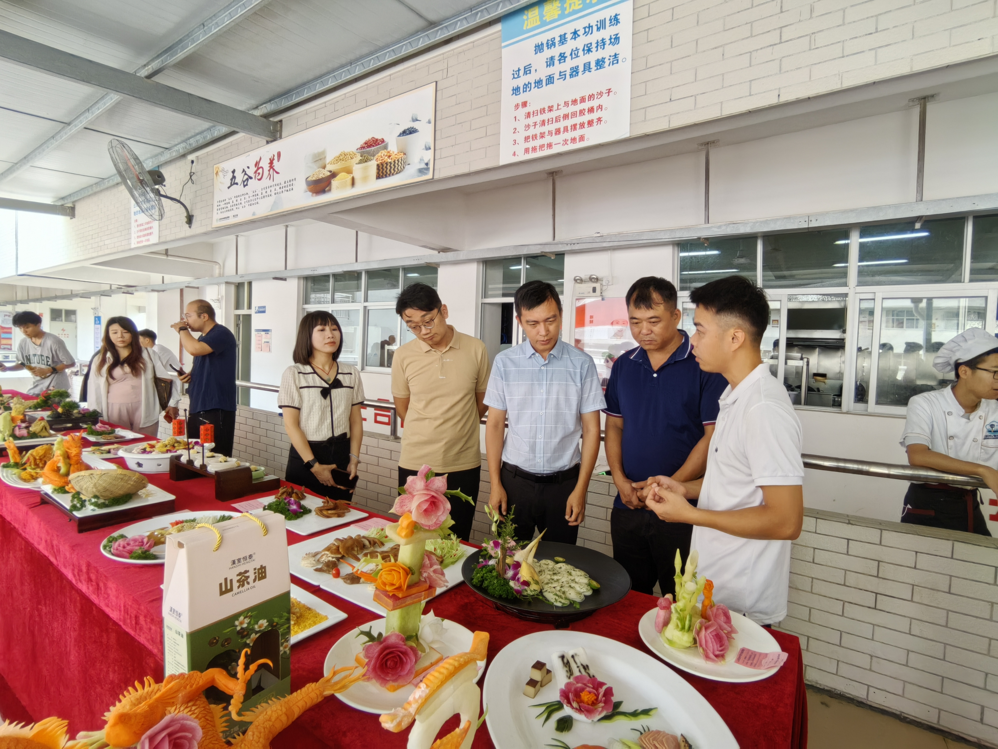 大方鎮鄉村振興人才驛站、漢室恒泰生態農業有限公司、云浮市中等專業學校聯合舉辦“漢室恒泰杯”山茶油中餐熱菜競賽.jpg