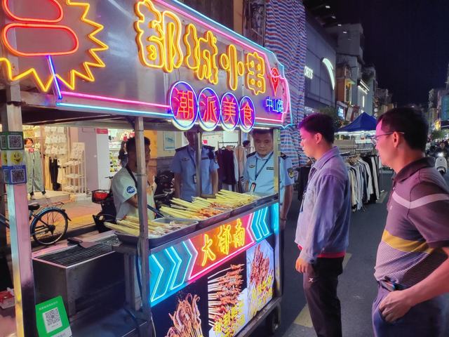 11.6縣市場(chǎng)監(jiān)管局：夜市肉制品專項(xiàng)檢查守護(hù)“舌尖安全3.jpg