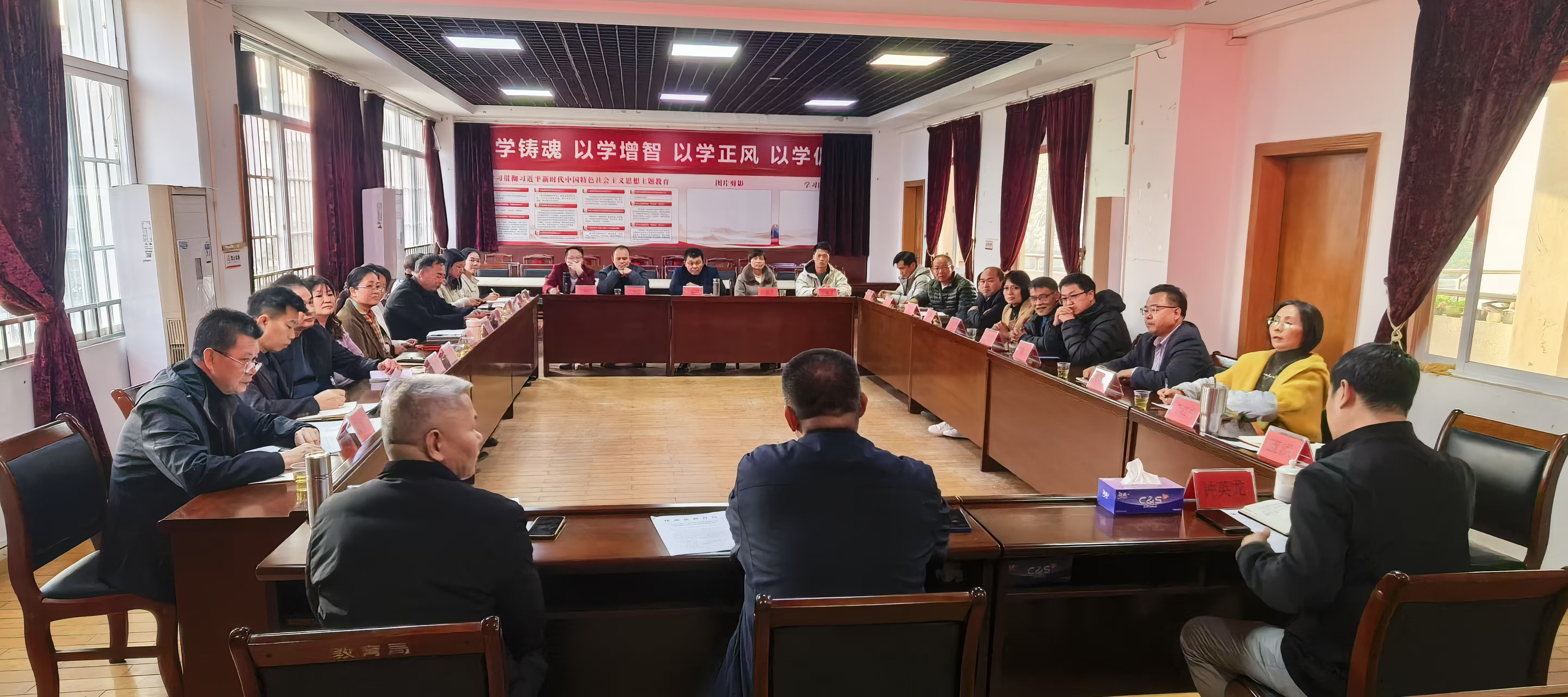 郁南縣教育局召開佛山三水區(qū)支教教師2025年新春座談會(huì)1.jpg