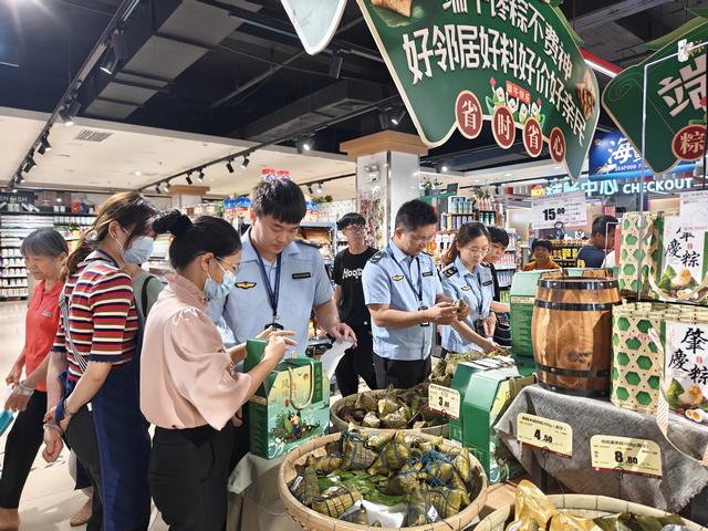 5.30,郁南縣市場監(jiān)督管理局開展端午節(jié)前食品安全專項檢查行動照片1.jpg