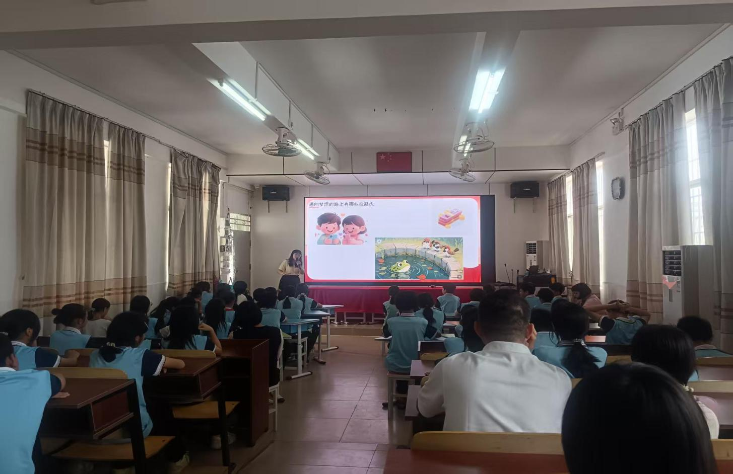 精彩人生路每一步，都算數——河口鎮政府主要領導到河口鎮中心小學上思政課2.png