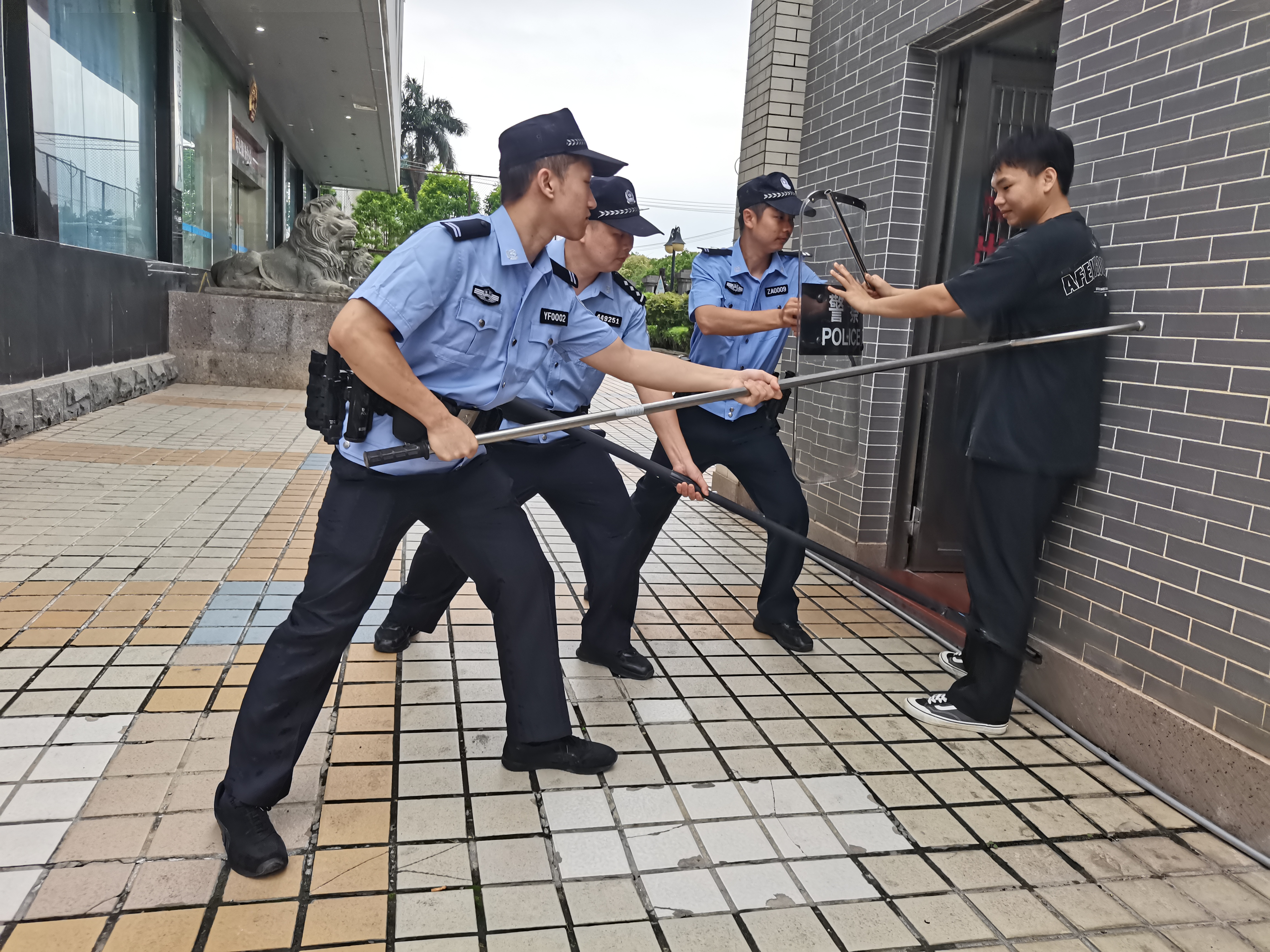 防暴力演練1.jpg