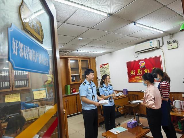 5.30，郁南縣市場監督管理局開展2025年專業市場等重點領域知識產權保護專項行動照片2.jpg