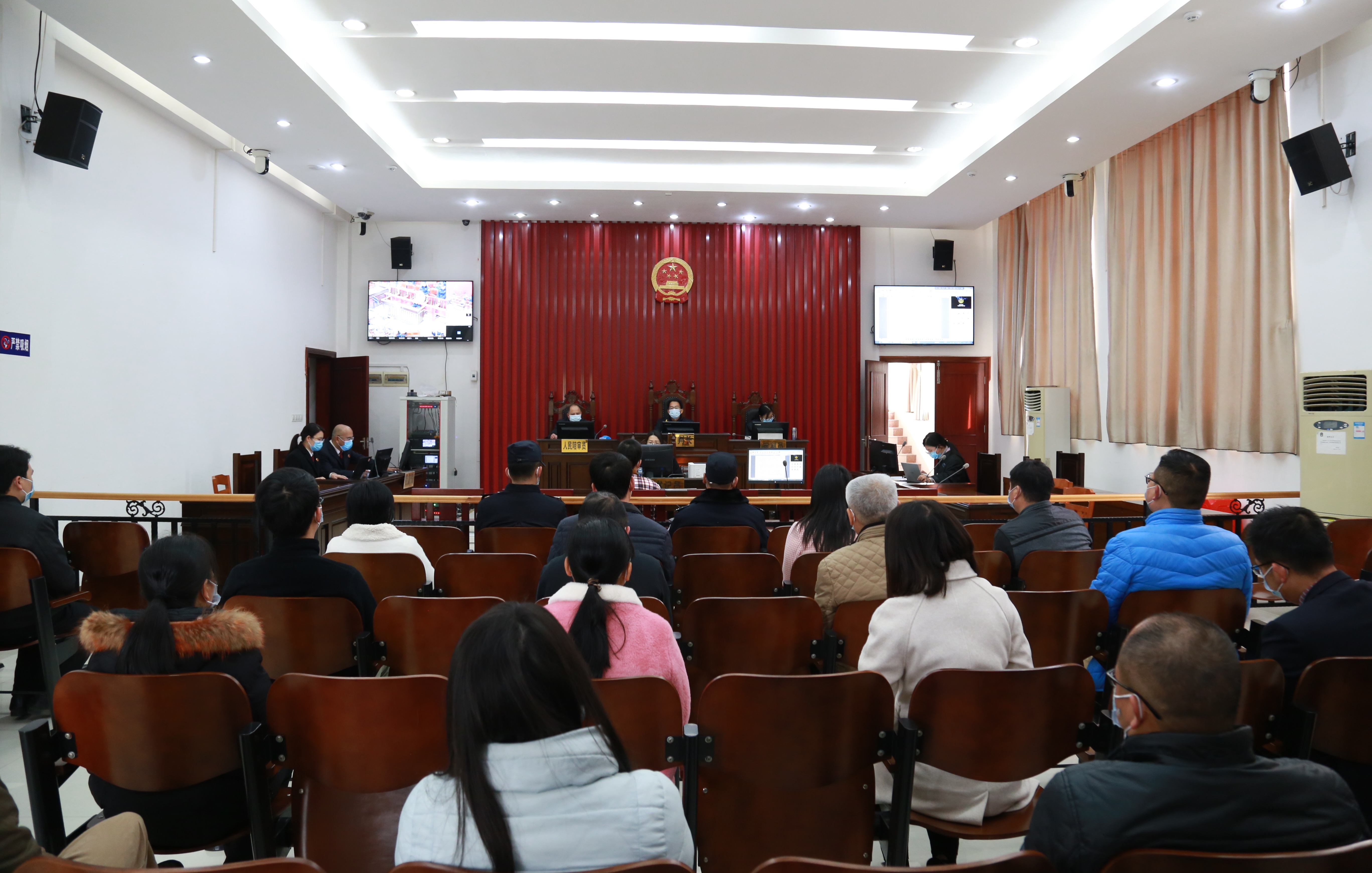 云浮市郁南縣紀委監委：組織財務人員旁聽庭審 加強重點崗位人員的警示教育.JPG